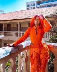 Nouveau look : Mia assume, son frère la défend