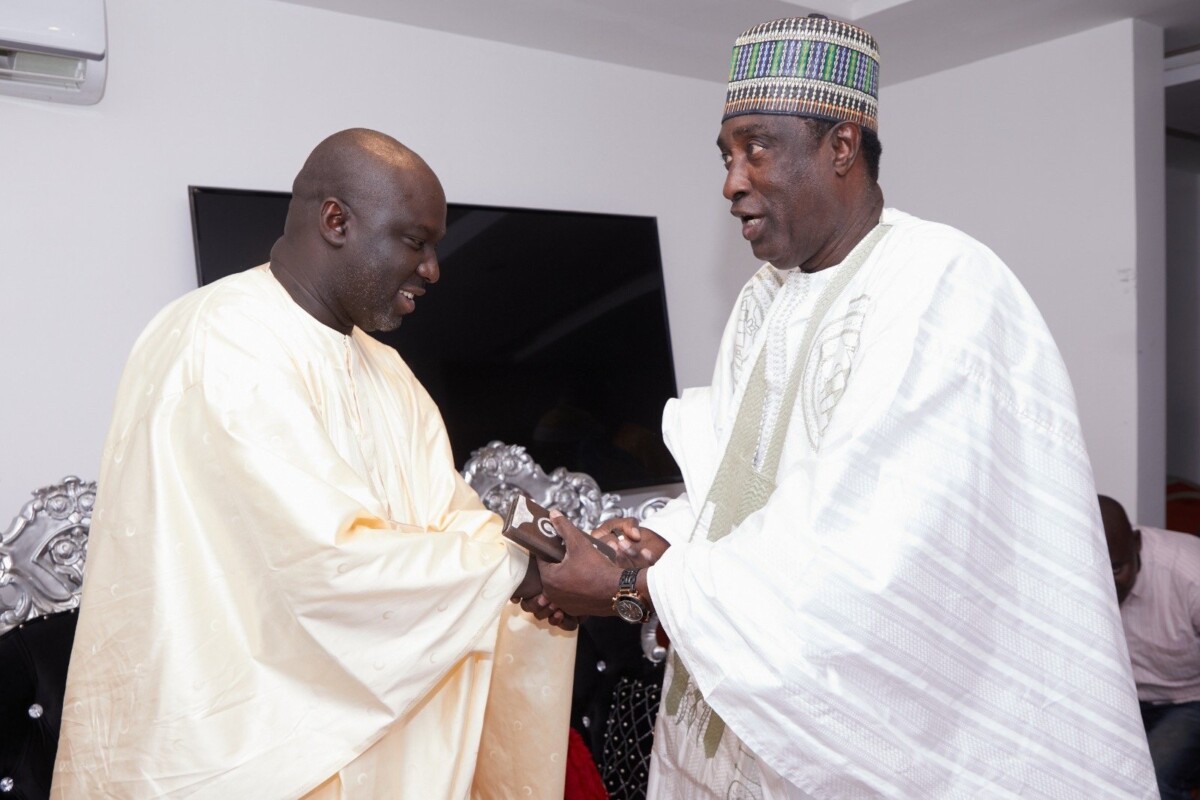 Collecte de parrainages : Abdou Karim Fofana rencontre des commerçants de Dakar (Images)