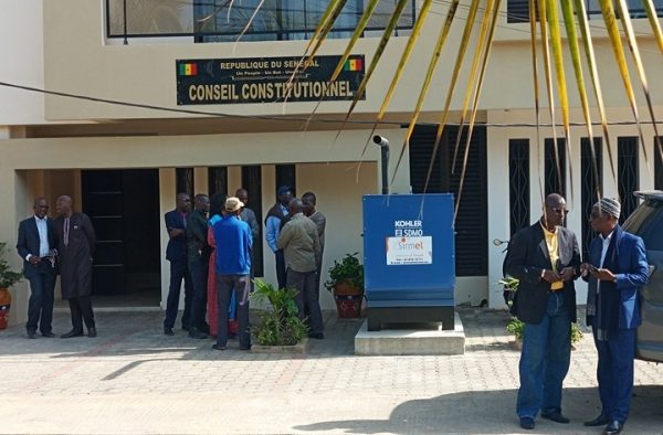 Direct Conseil constitutionnel… à moins d’un quart d’heure de la clôture, les mandataires se bousculent