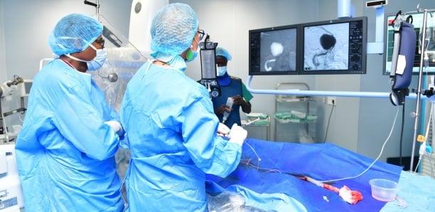 L’hôpital Ahmadoul khadim de Touba réalise un 1er traitement endovasculaire d’un anévrisme cérébral
