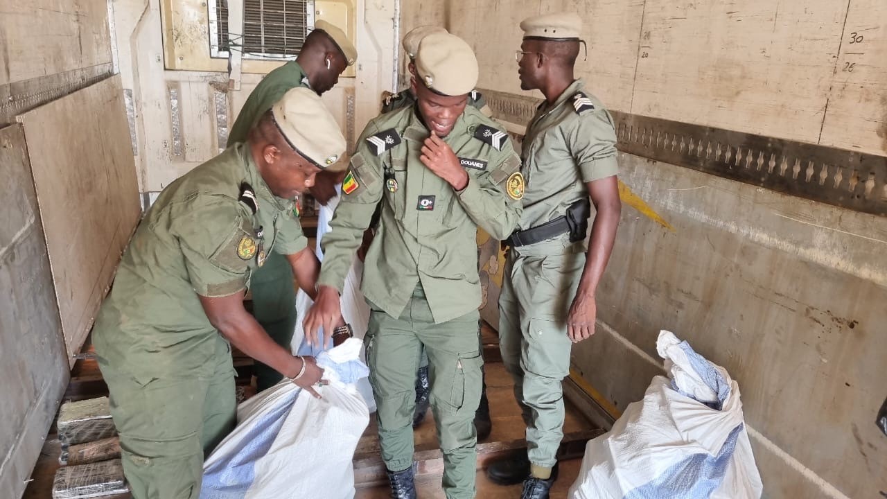 1137 , kg, SOIT PLUS D&rsquo;UNE TONNE DE COCAÏNE ESTIMÉE À + 90 MILLIARDS FCFA SAISIE PAR LA DOUANE SÉNÉGALAISE À KIDIRA