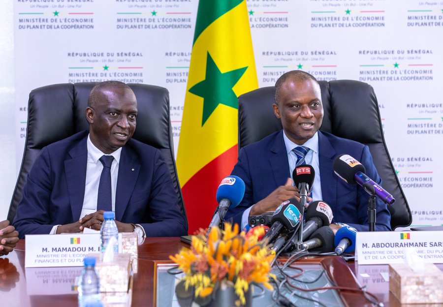 Passation de service au MEPC : Le ministre sortant Mouhamadou Moustapha Ba invite son successeur à s’inspirer du PSE
