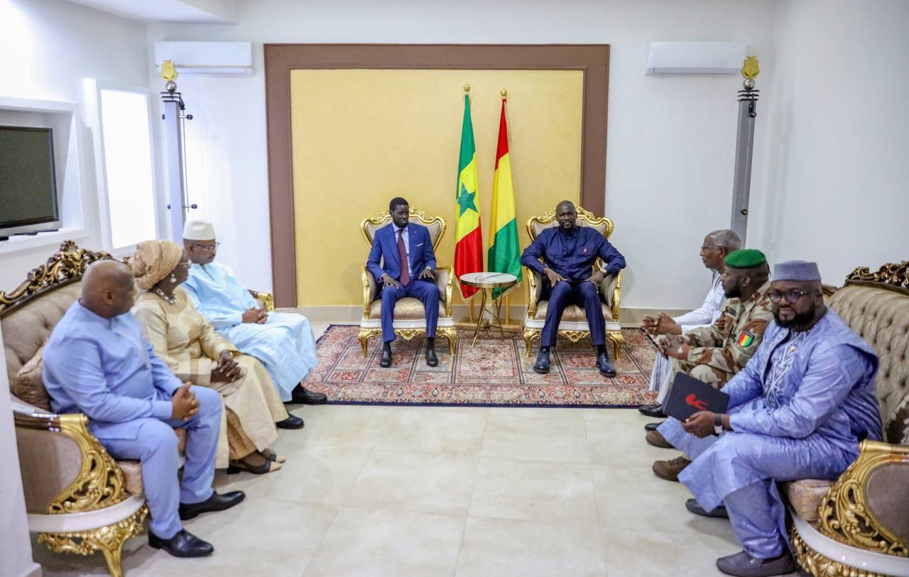 Bassirou Diomaye Faye est arrivé à Conakry pour une visite de travail et d’amitié (médias)