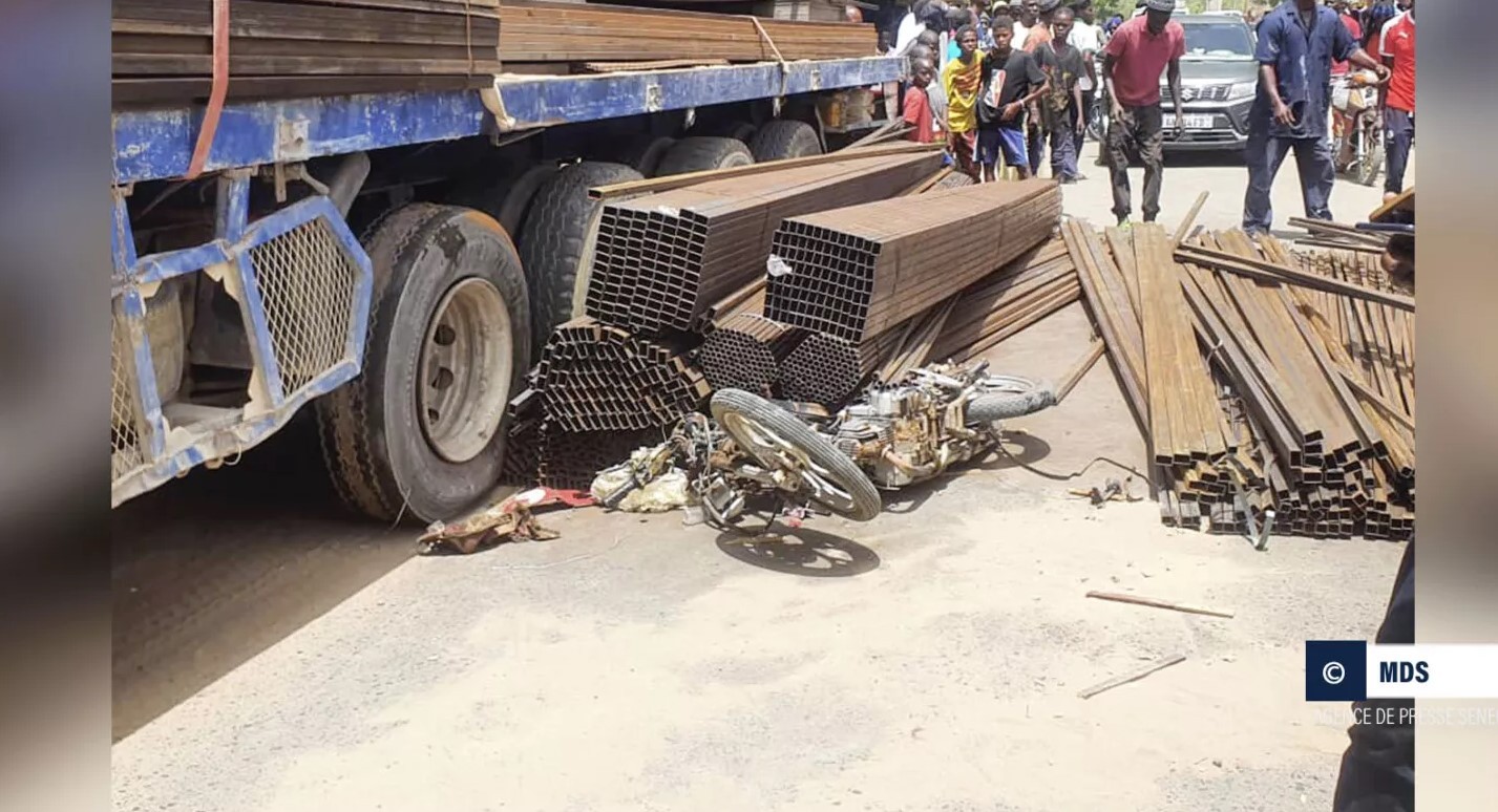 Louga : un conducteur de moto ”Jakarta” mortellement touché par des barres de fer tombées d’un camion