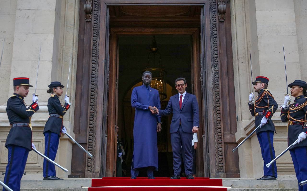 Le Président du Sénégal en visite à Paris : La France peut-elle éviter la rupture ? (Par Tidiane Dioh)