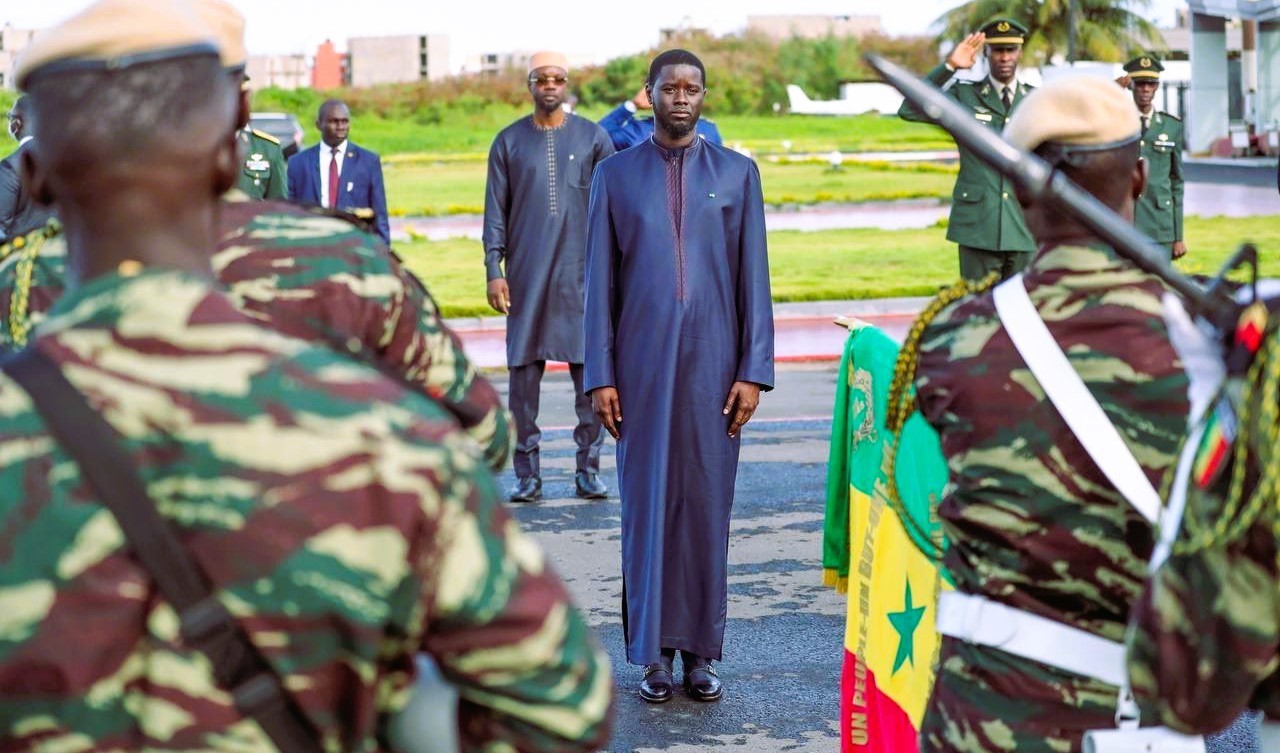 À l&rsquo;invitation de son homologue français Emmanuel Macron et de Thomas Bach, président du Comité International Olympique, le président Bassirou Diomaye Faye a quitté Dakar pour Paris