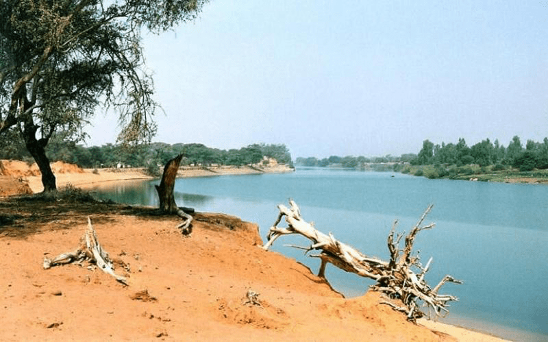 Risque de Débordement du Fleuve Sénégal : Le Ministère de l’Hydraulique et de l’Assainissement Appelle à une Vigilance Maximale