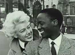 Ｅｎｔｒｅ　Ｈéｒｉｔａｇｅ，Ｄéｆｉｓ ｅｔ　Ｒｅｎａｉｓｓａｎｃｅ