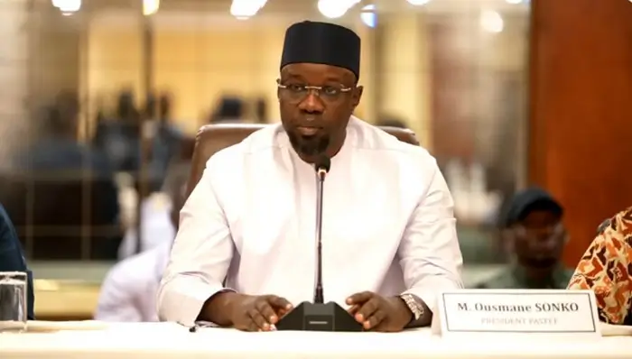 Ousmane Sonko déclare la guerre aux médias : il appelle les membres de Pastef à boycotter les chaînes jugées hostiles