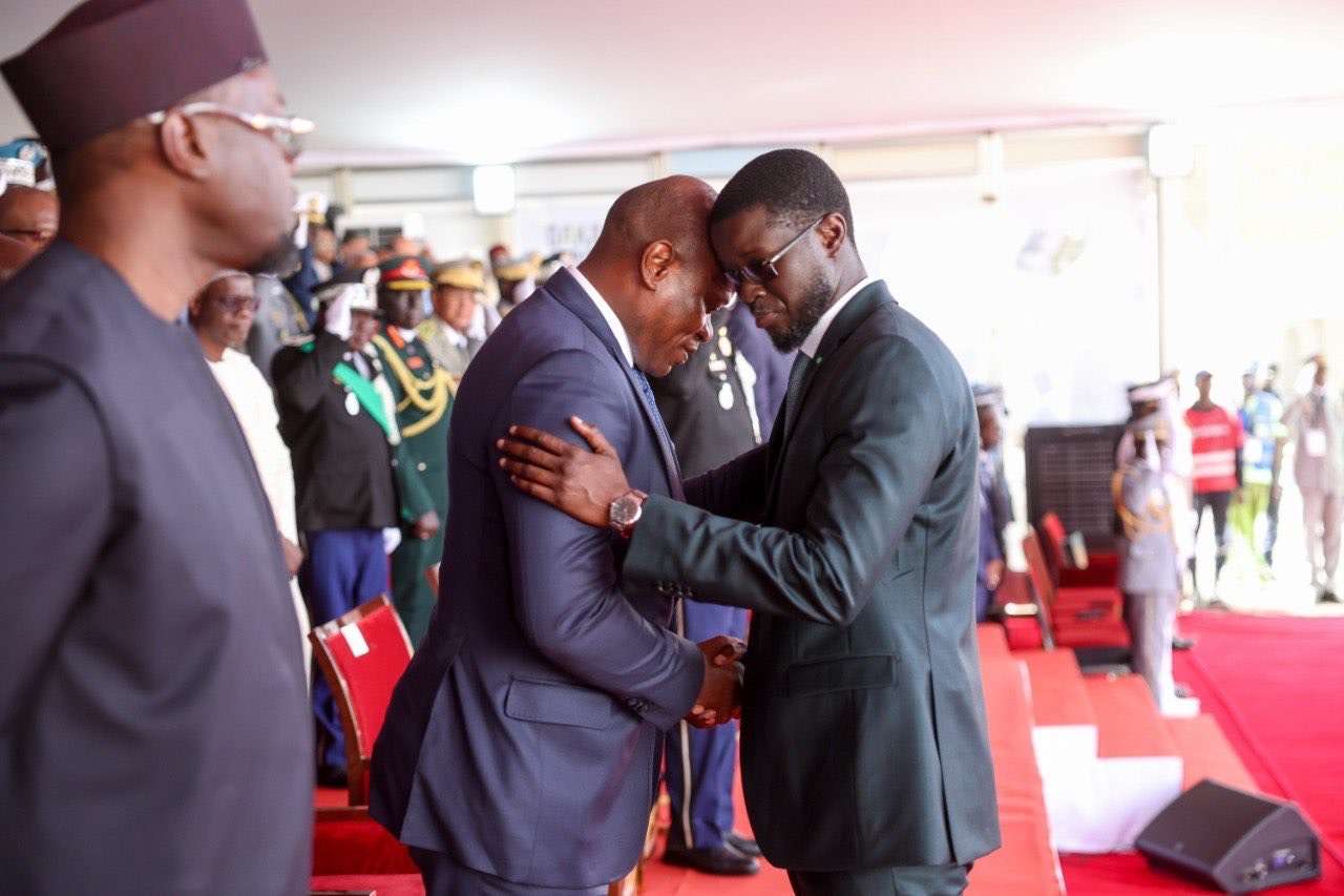 4 avril : Diomaye Faye salue une Nation « disciplinée et rassemblée » et rend hommage aux forces de défense